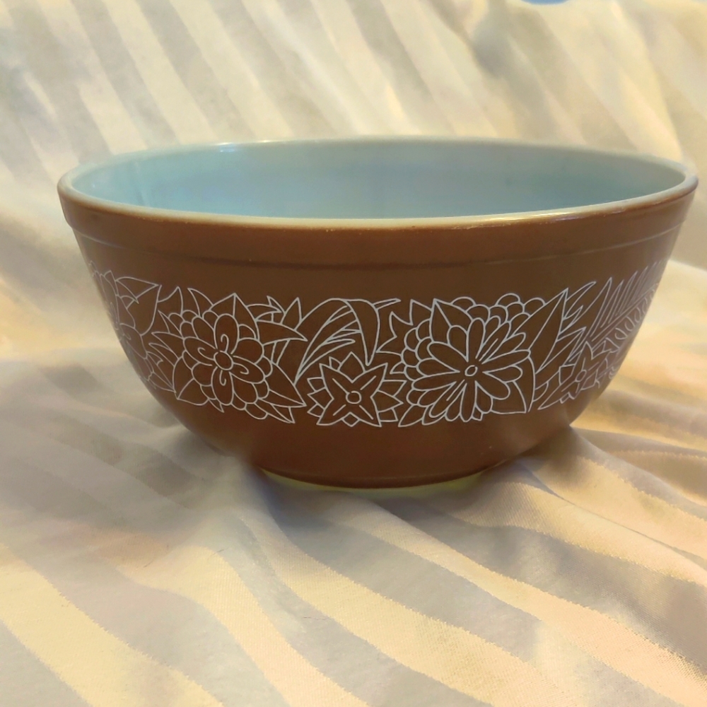 Vintage pyrex woodland brown 2. 5qt bowl
